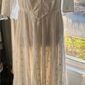 Coven & Co Cream Floral Long Sleeve Dress